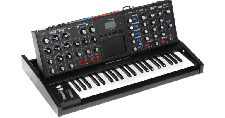 MiniMoog Voyager